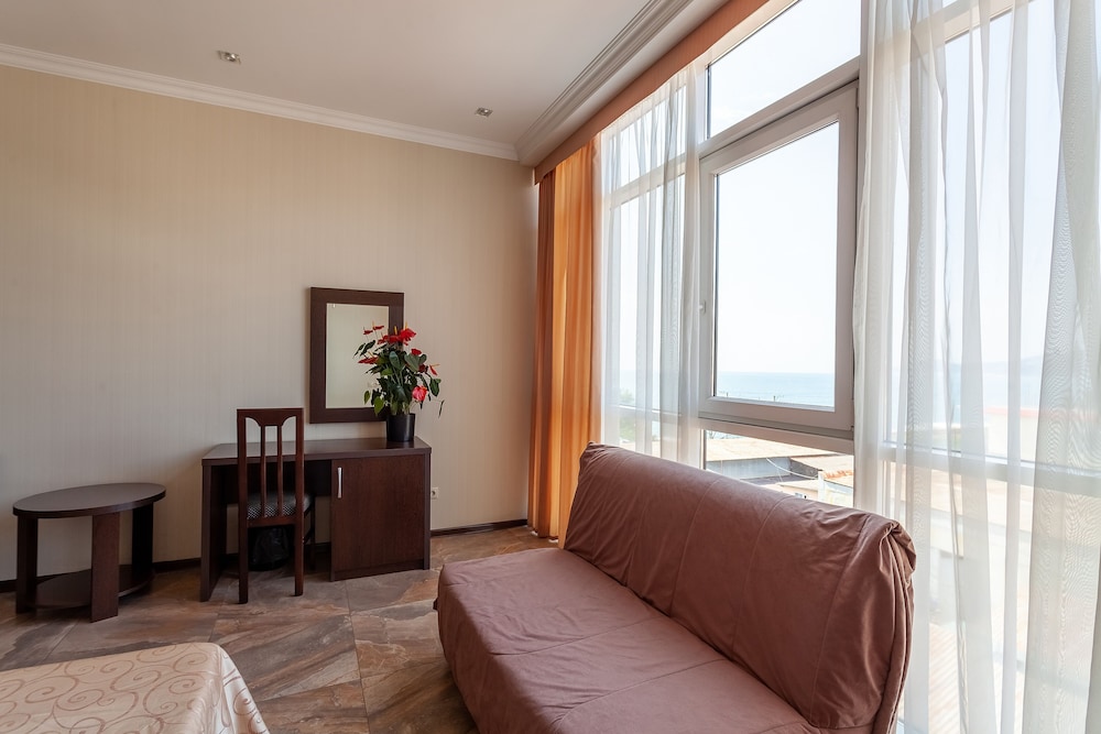 Superior Triple Room photo 2