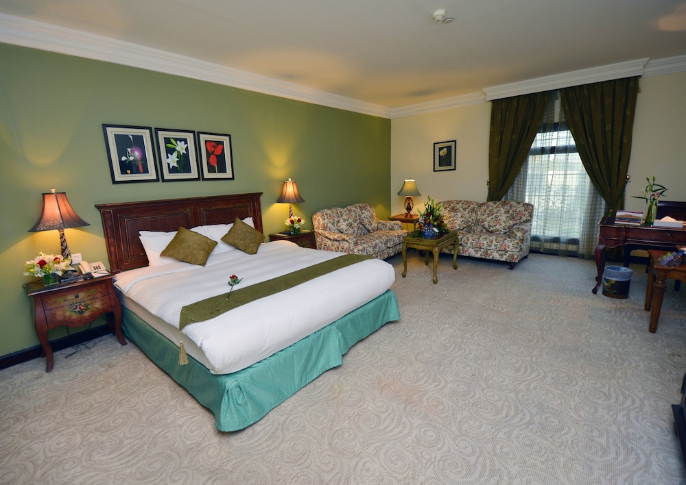 Junior Suite, 1 King Bed - Photo 2