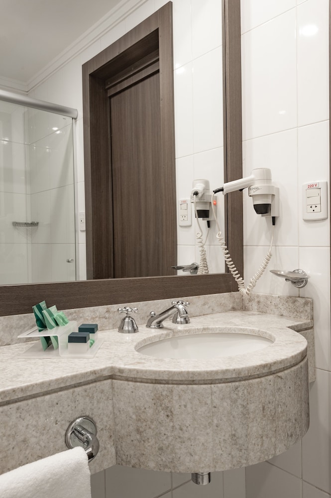 Premium Twin Room - Photo 4
