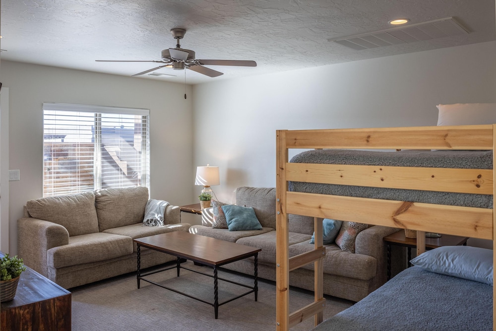 Townhome, Multiple Beds, Pool View (Snow Canyon Escape) photo 3