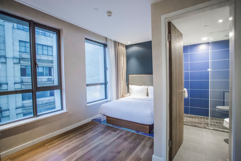 Standard Room, 1 King Bed - Photo 4