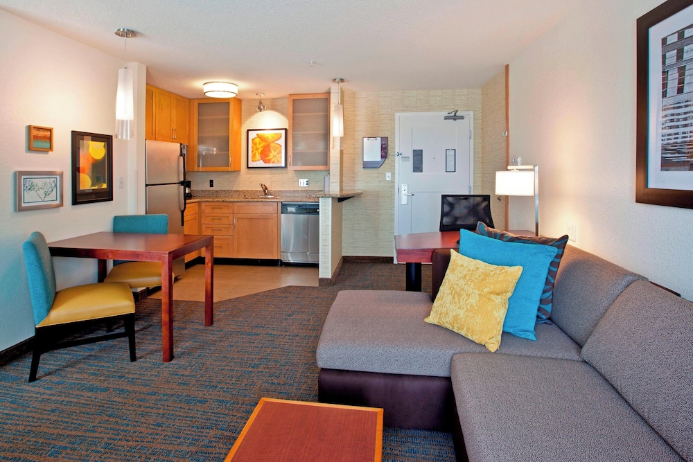 Suite, 1 Bedroom - Photo 8