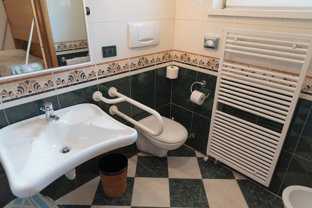 Classic Triple Room, 1 Bedroom photo 3