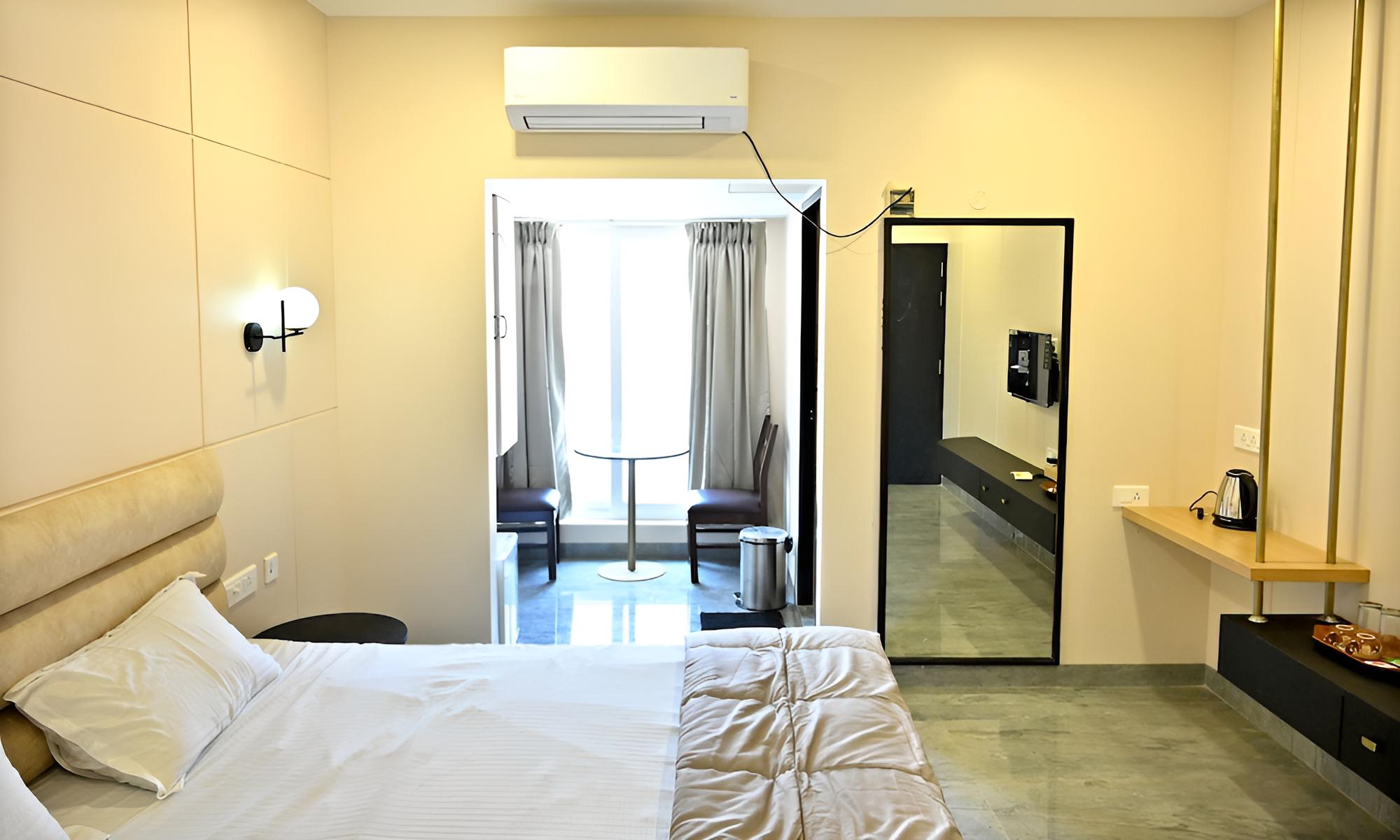 Deluxe King Room - Photo 1