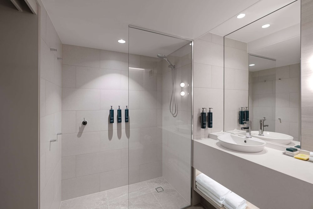 Double Double Guest Room - Photo 5