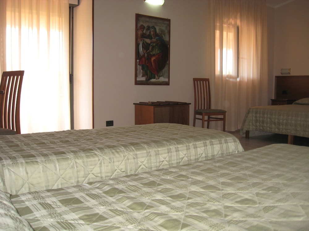 Standard Triple Room - Photo 1