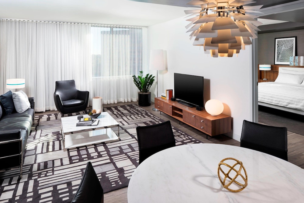 Executive Suite, 1 King Bed - Photo 1