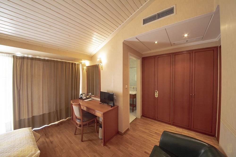 Standard Room photo 2