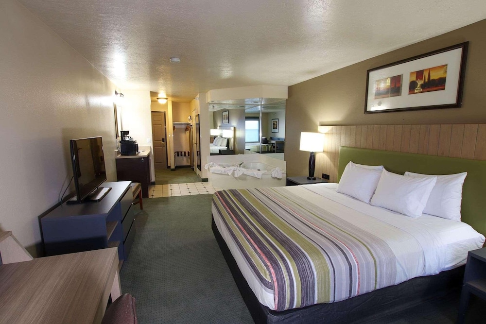 Suite, 1 King Bed, Non Smoking, Jetted Tub - Photo 1