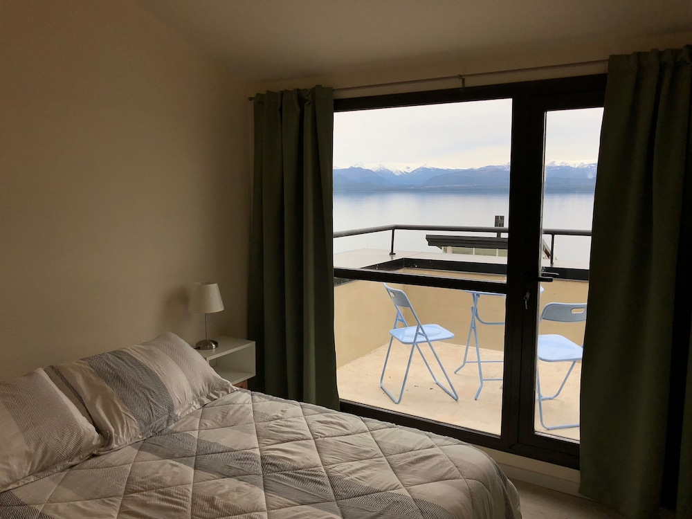 Premium Duplex, Lake View photo 3