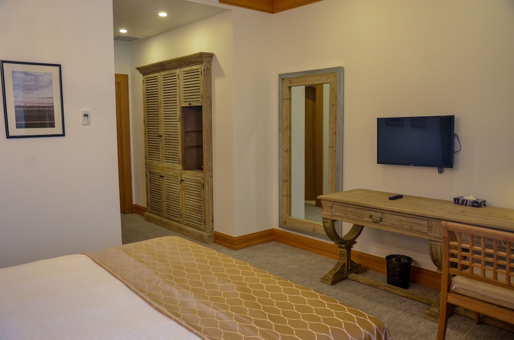 Standard Double Room, 1 King Bed - Photo 3
