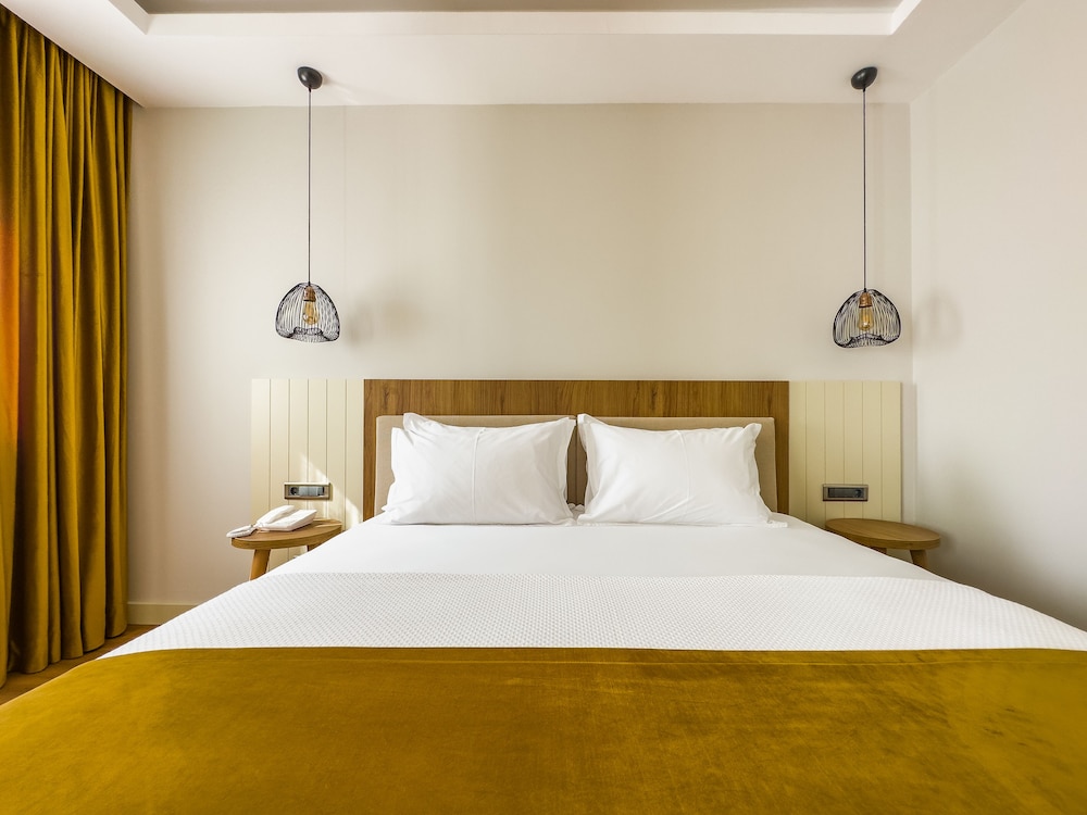 Deluxe Triple Room, Side Sea View - Photo 6