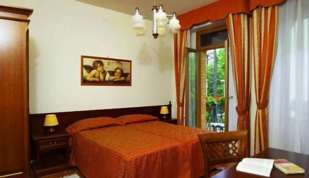 Double or Twin Room - Photo 5