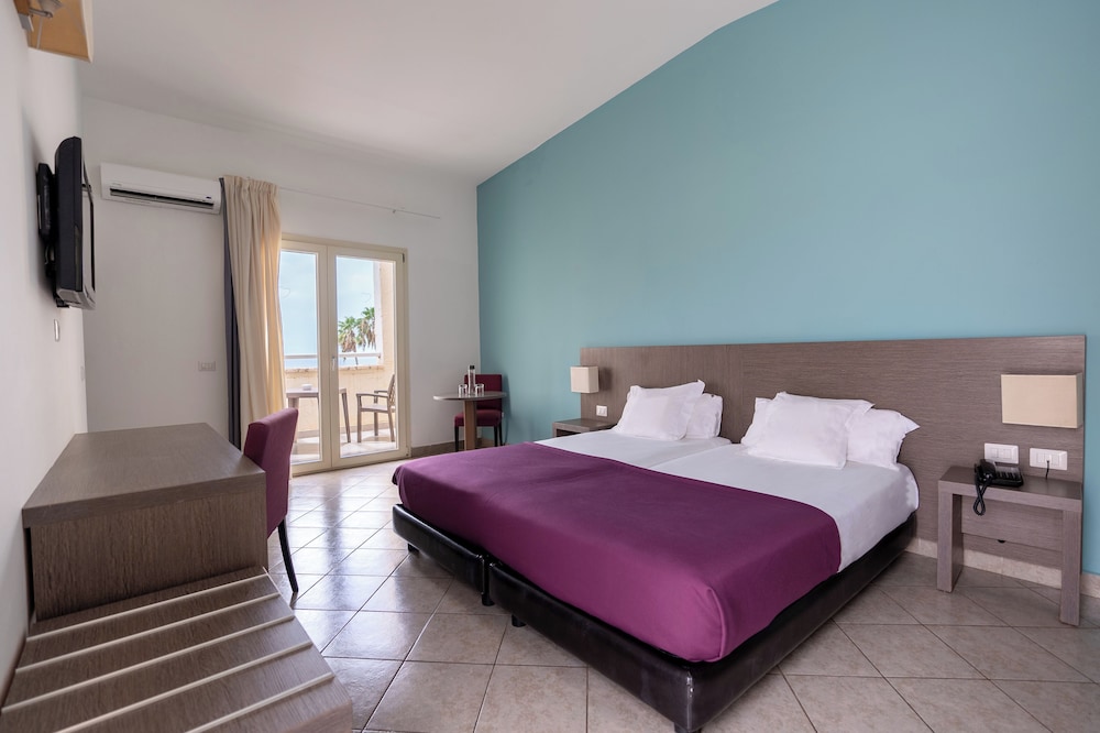 Double Room (Sea View)