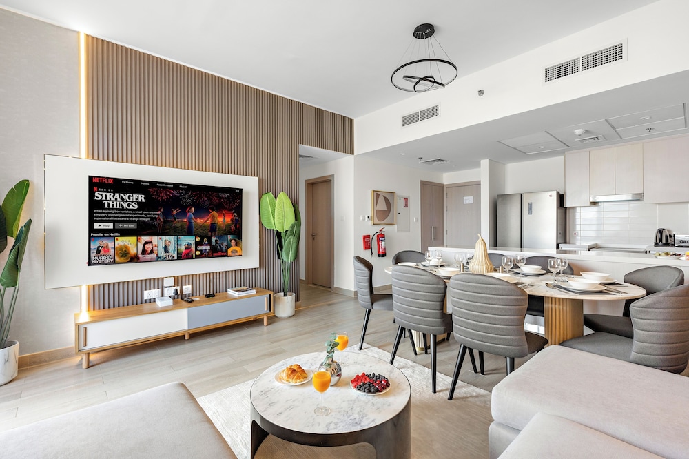Comfort Apartment, Balcony, Partial Lake View