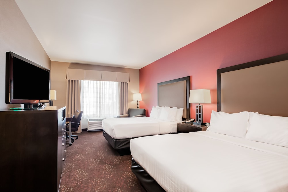 Suite, Multiple Beds - Photo 1