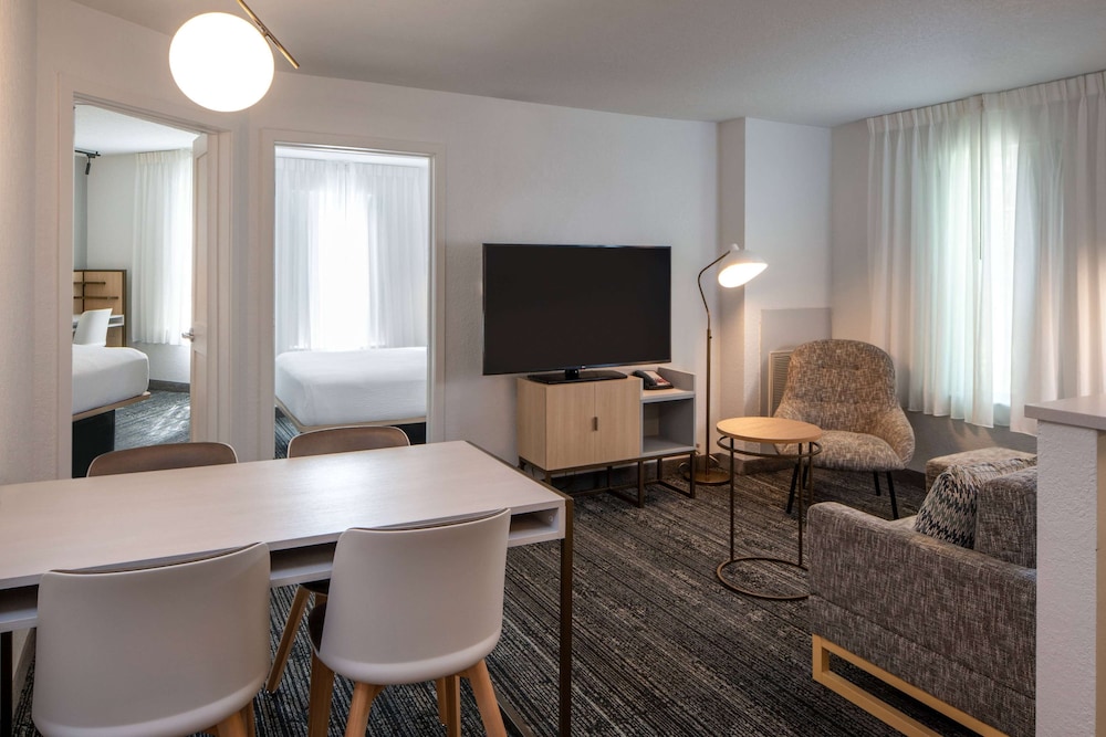 Suite, Multiple Beds (Two Bedroom) - Photo 2