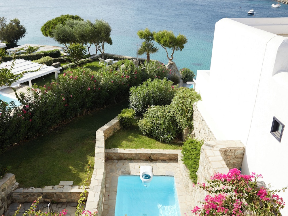 Luxury Island Bungalow with Private Pool - Photo 3