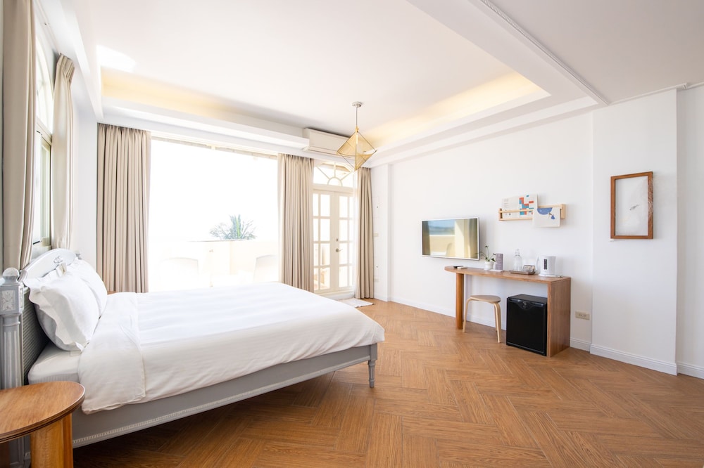 Grand Double Room, 1 Queen Bed, Balcony, Ocean View photo 2