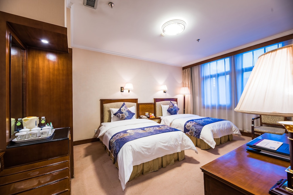 Family Suite (3 Beds) photo 2