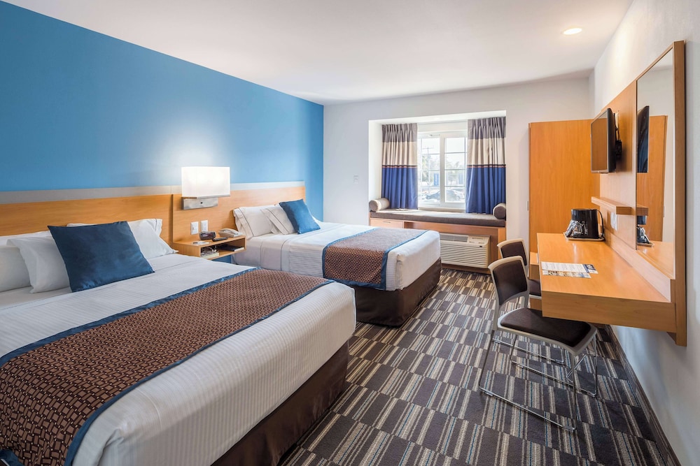 Standard Room, 2 Queen Beds - Photo 1