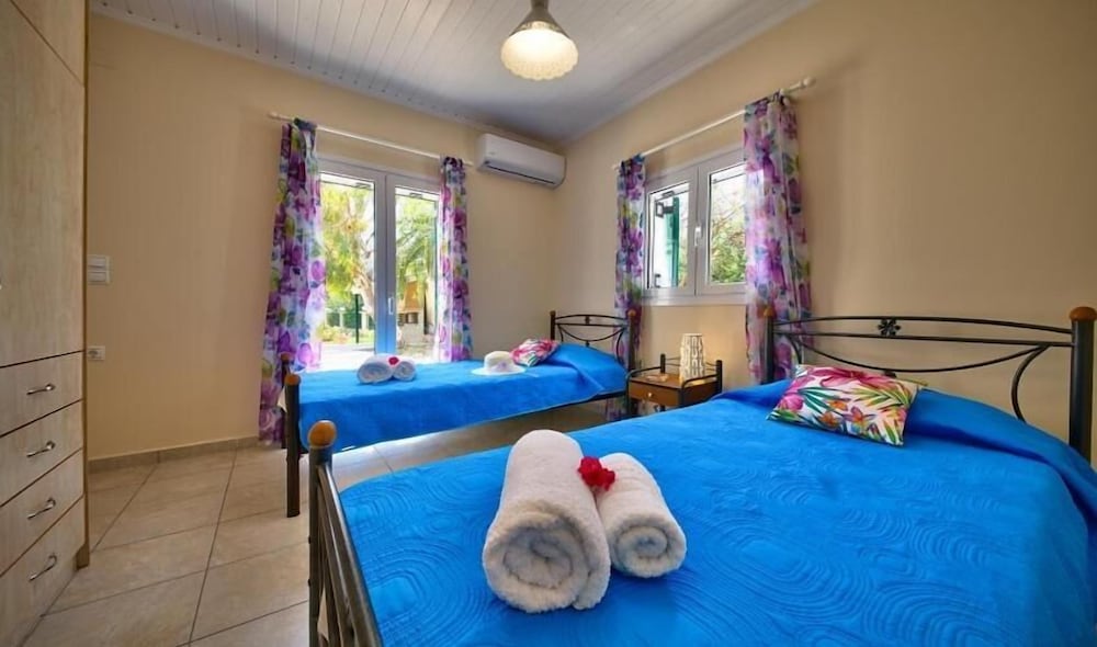 Comfort Villa, 2 Bedrooms, Pool View, Courtyard Area photo 2