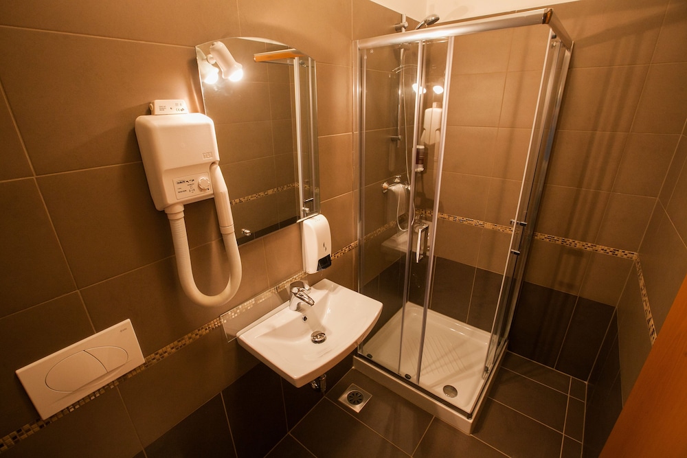 Triple Room - Photo 6