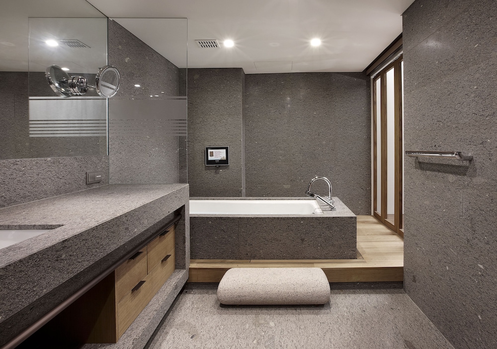 Club Suite, 1 King Bed, City View photo 2