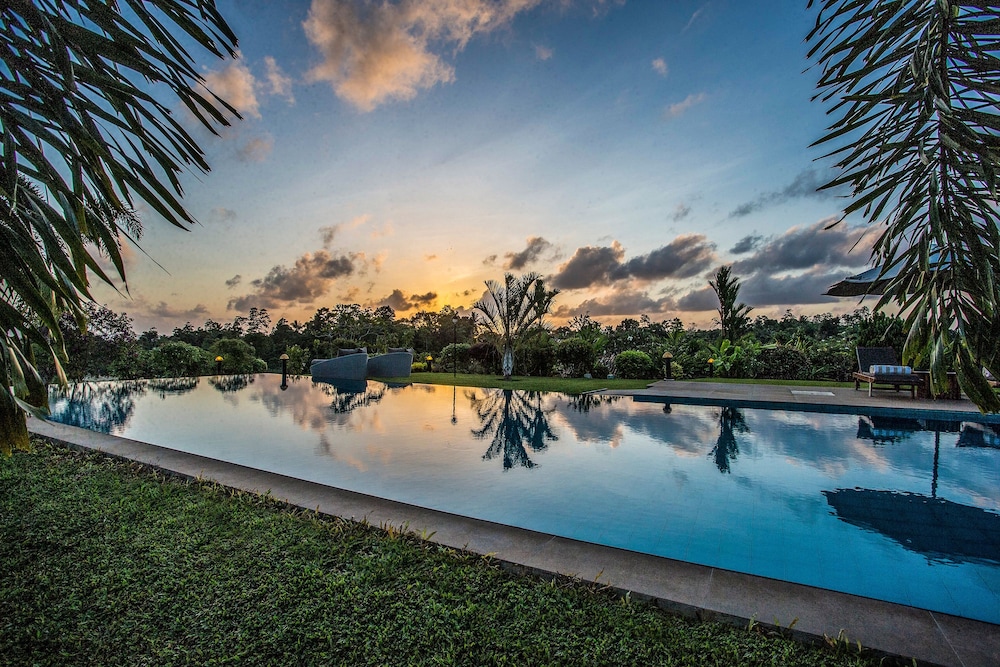 Signature Suite, Pool View, Poolside photo 3