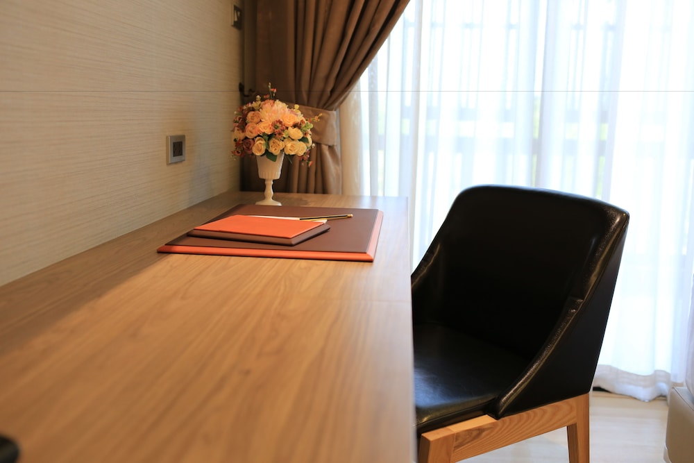 Deluxe Double or Twin Room, City View photo 3