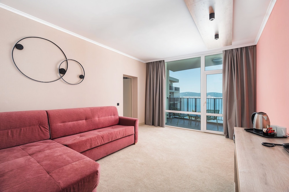 Suite, Sea View