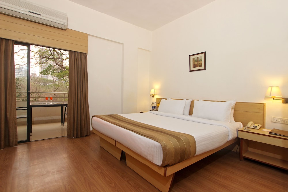 Semi Deluxe Room - Photo 11