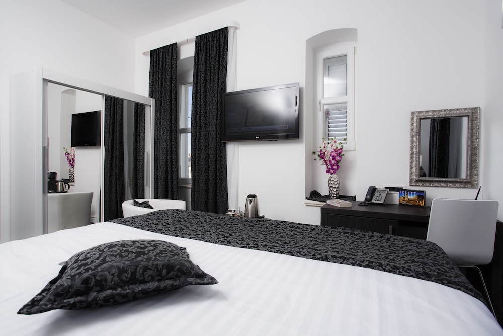 Superior Double Room, City View photo 2