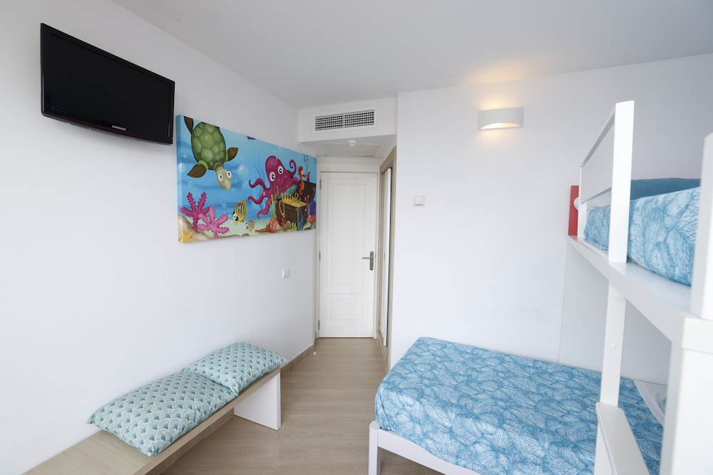 Apartment, 2 Bedrooms, Sea View photo 3