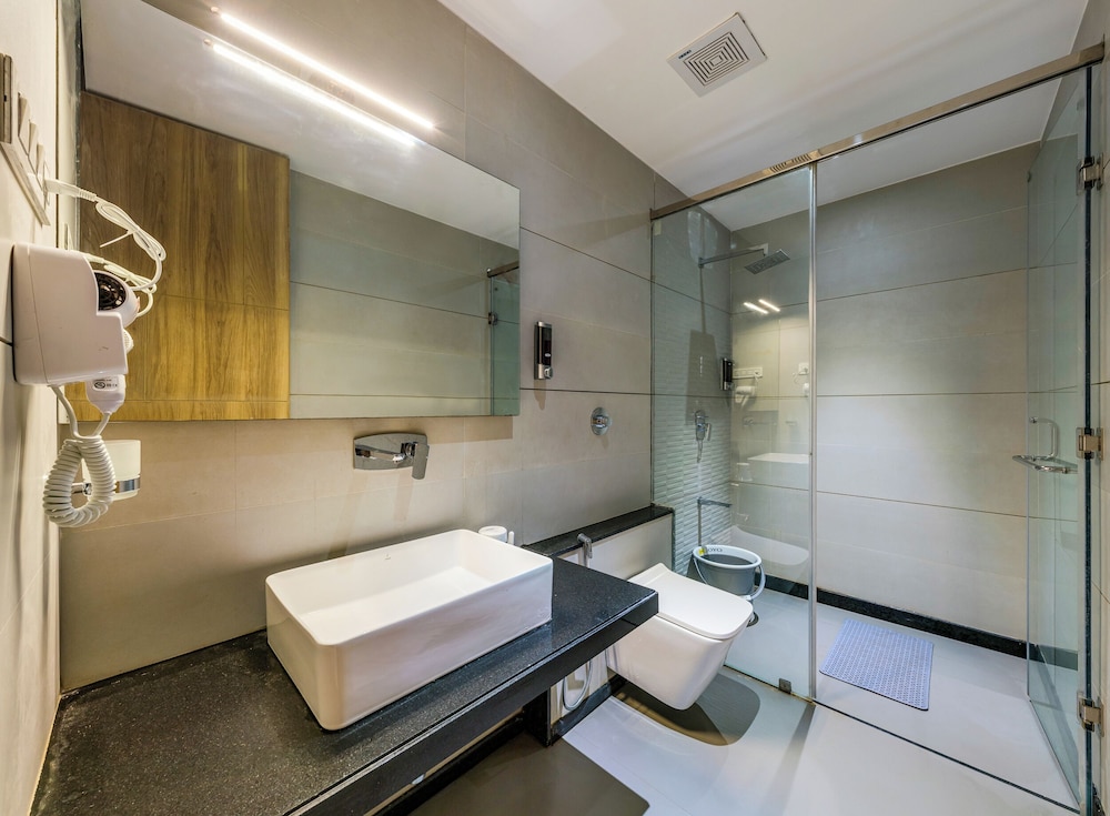 Suite AC Room photo 2