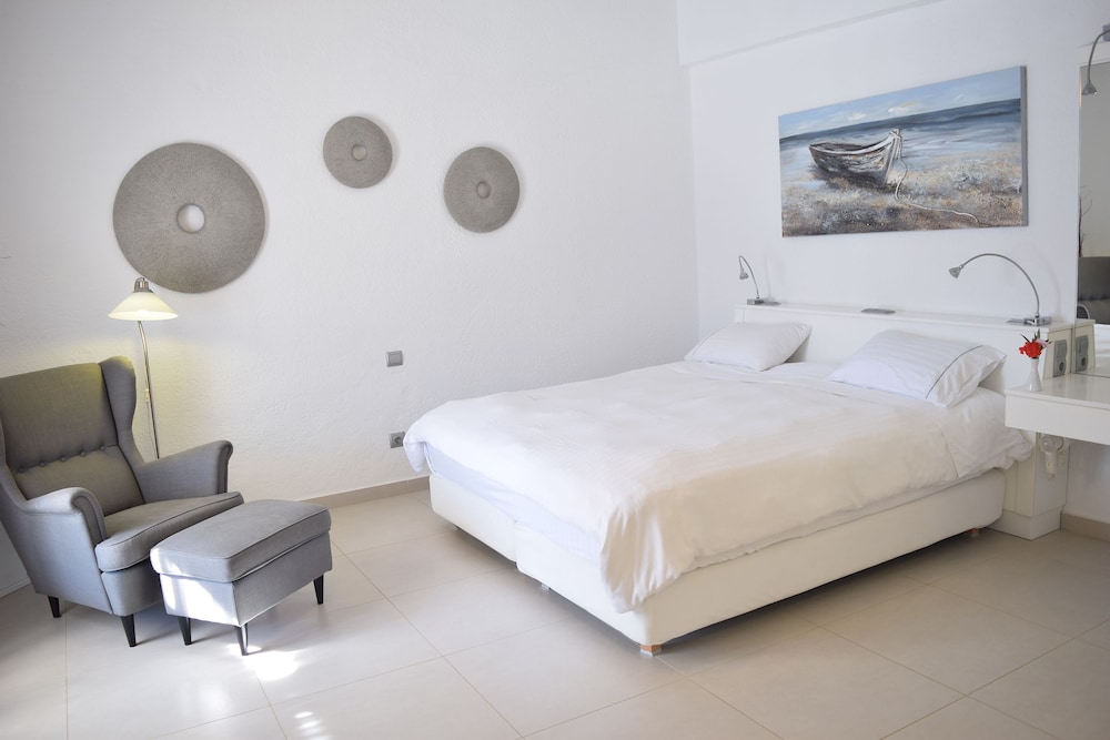 Honeymoon Suite, Sea View (Junior) - Photo 7