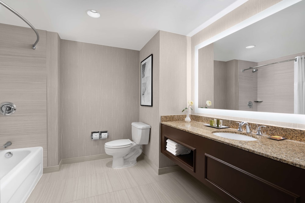 Junior Suite, Refrigerator (2 Queen Beds with Sofa Bed) - Photo 5