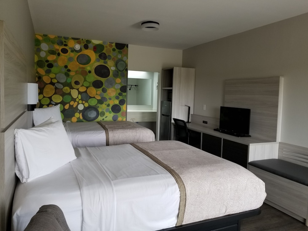 Standard Room, 2 Queen Beds, Non Smoking - Photo 8