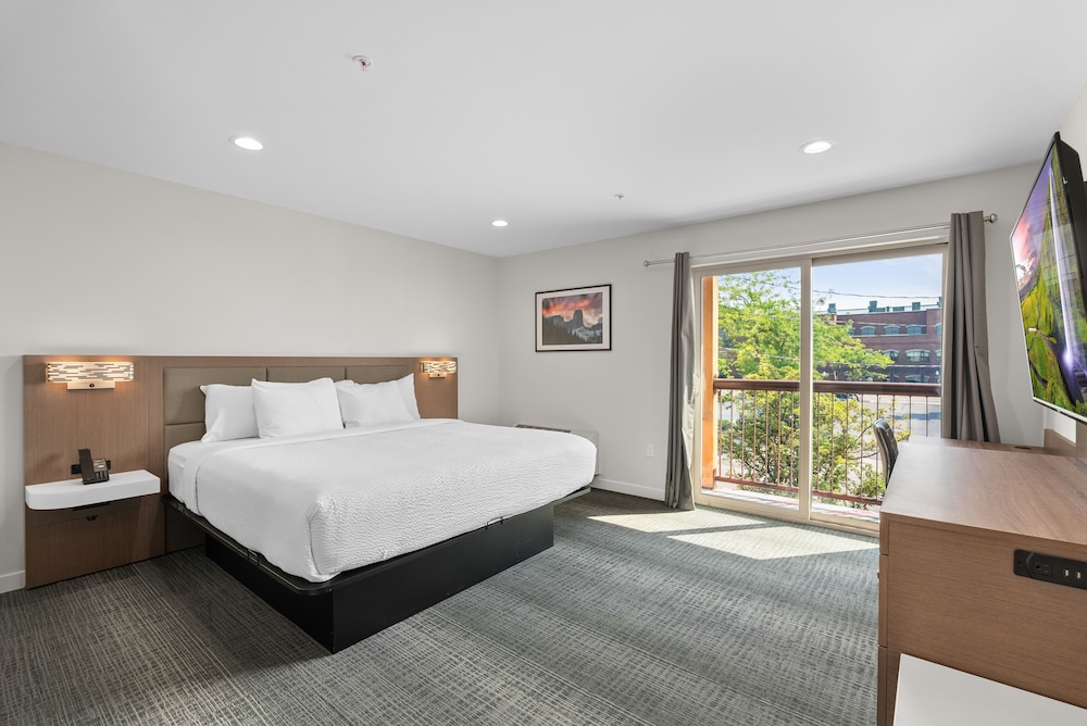 Selkirk Suite