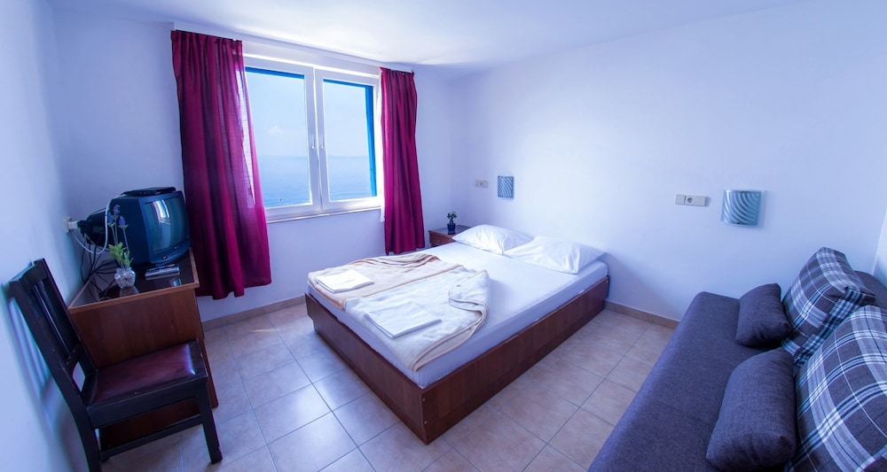 Standard Room, Multiple Beds, Sea View photo 1