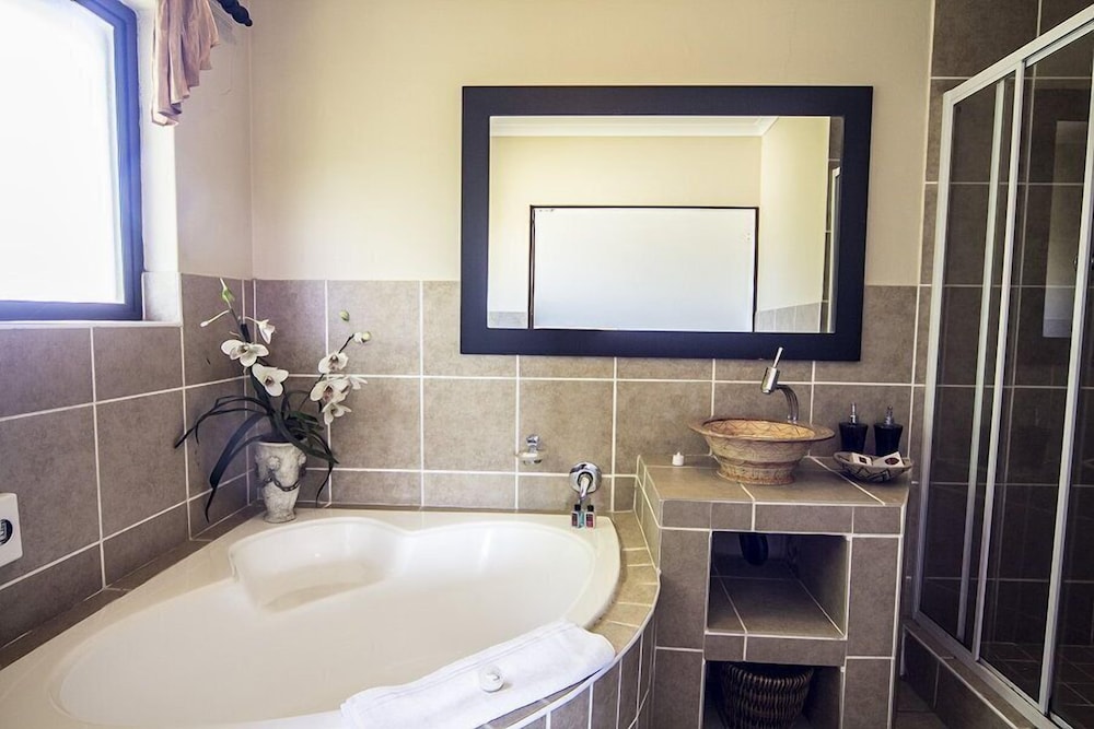 Deluxe Room - Photo 3