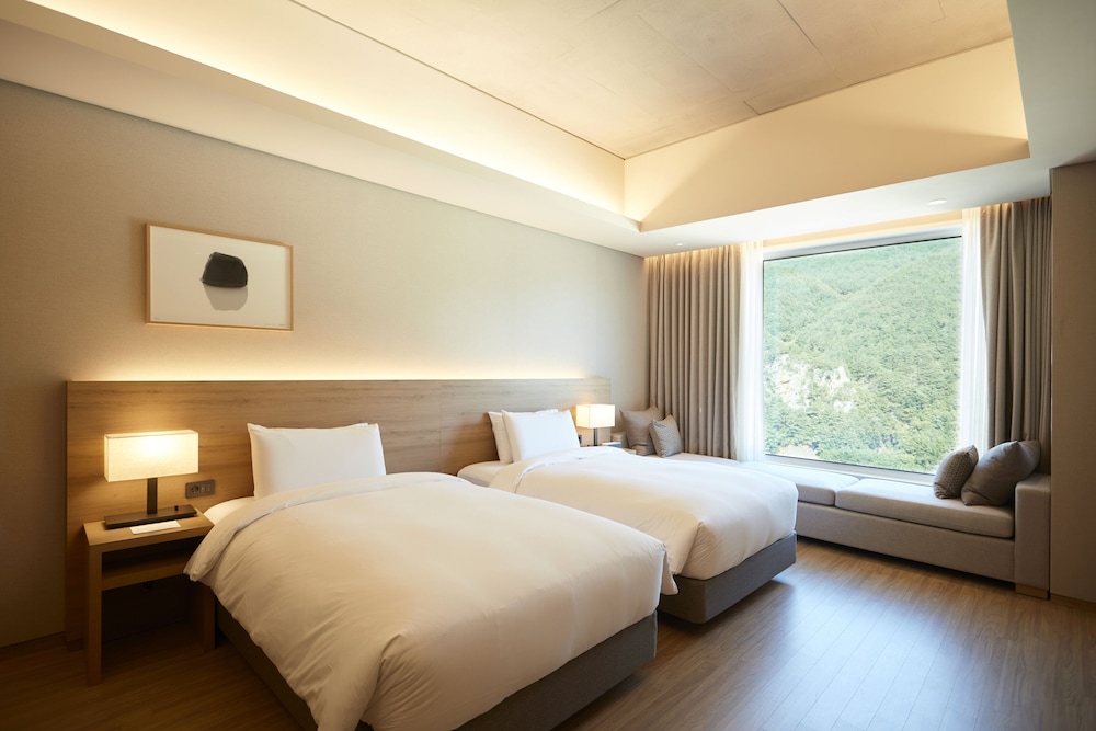 Sugam Suite Twin photo 3