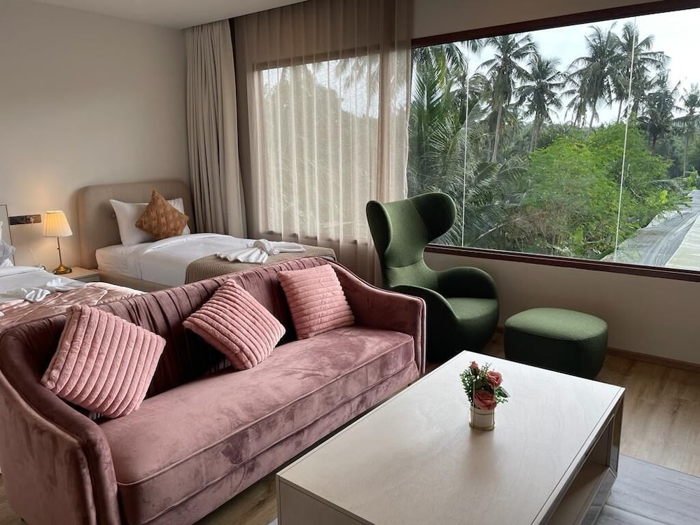 Design Double Room, 1 King Bed, Garden View