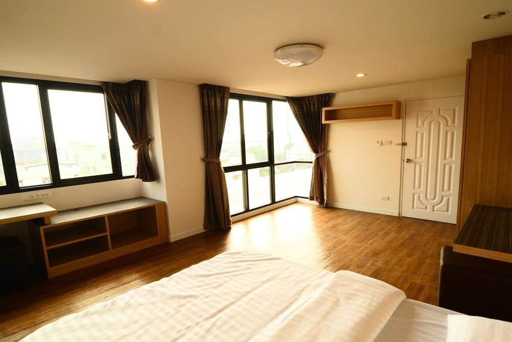 Corner Room photo 3