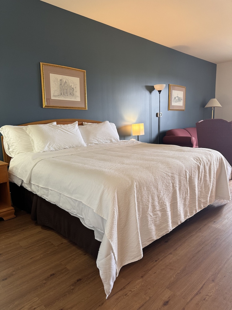 King Bed with Jacuzzi Suite
