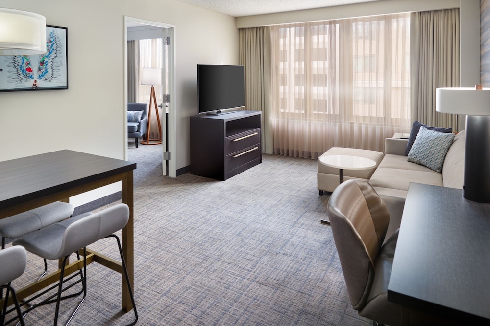 Suite, 1 Bedroom - Photo 1