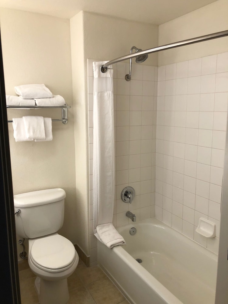 Suite, 1 King Bed - Photo 3