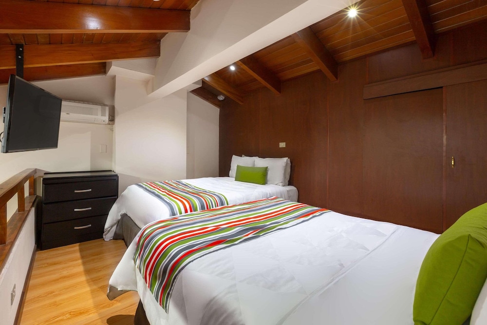 Junior Suite, 2 Double Beds - Photo 3