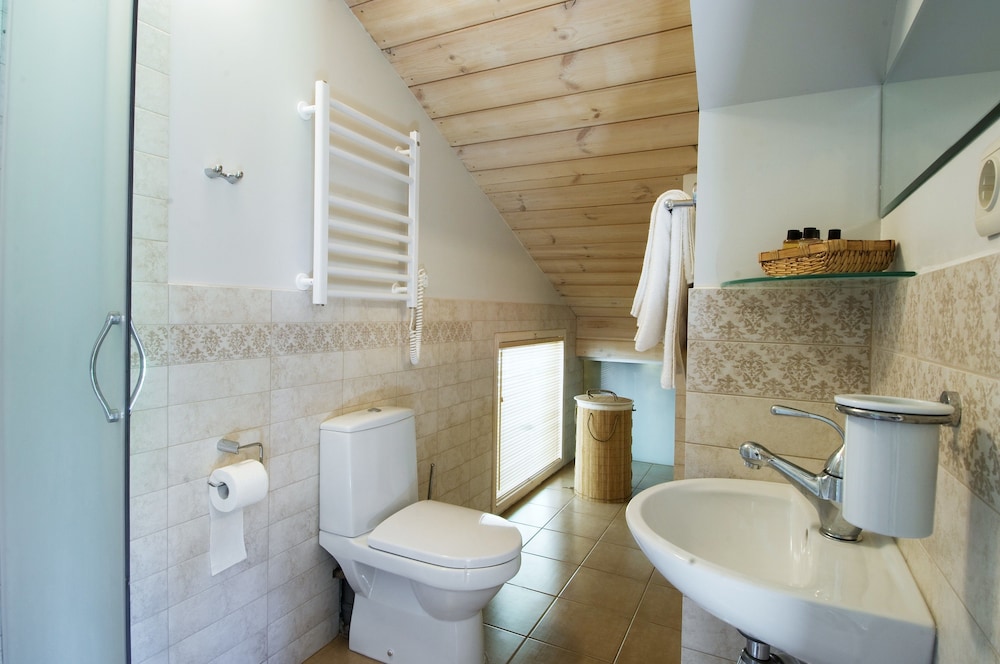 Basic Triple Room, 1 Bedroom, Private Bathroom, Mountainside photo 2