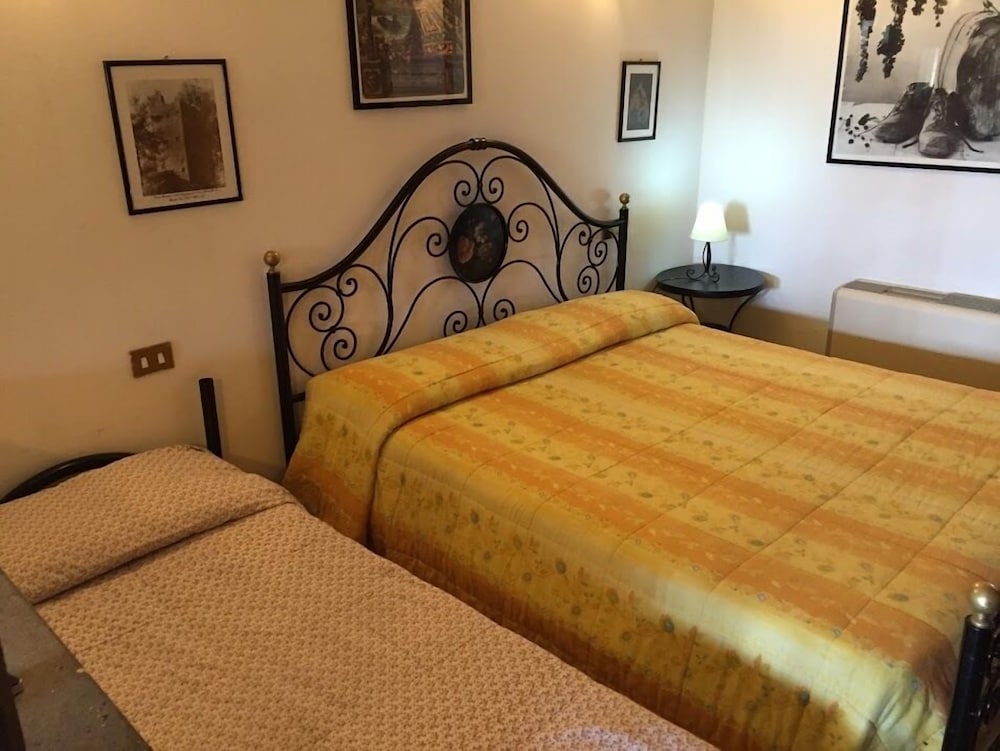 Classic Quadruple Room, 3 Bedrooms, Non Smoking, Park View photo 3